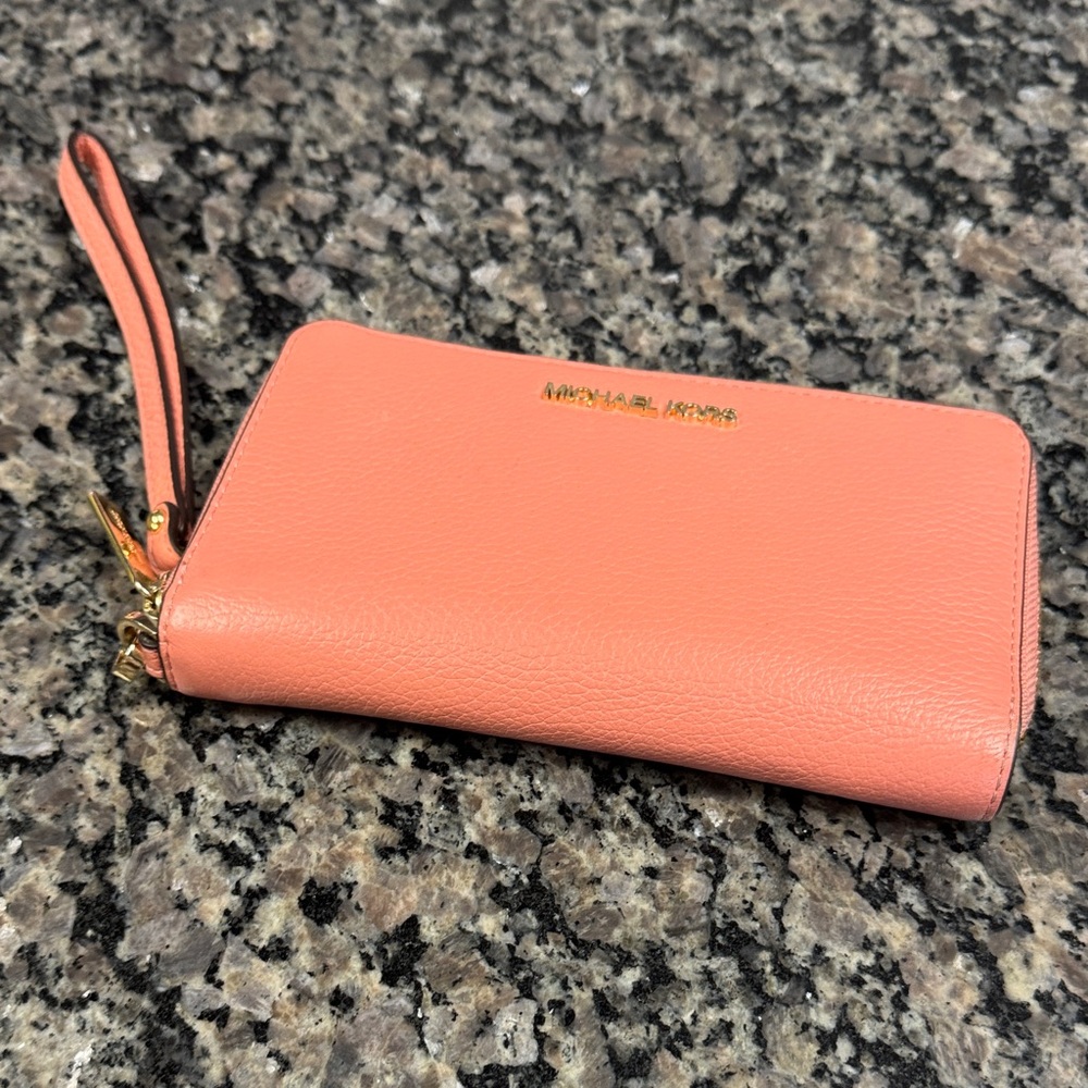 Michael Kors Coral leather Wristlet Clutch - Picture 3 of 16